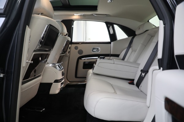 Used 2019 Rolls-Royce Ghost for sale $225,900 at Bugatti of Greenwich in Greenwich CT 06830 26