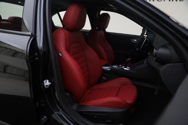 New 2024 Alfa Romeo Giulia Veloce for sale $55,350 at Bugatti of Greenwich in Greenwich CT 06830 26