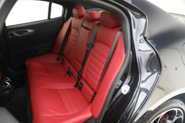 New 2024 Alfa Romeo Giulia Veloce for sale $55,350 at Bugatti of Greenwich in Greenwich CT 06830 28