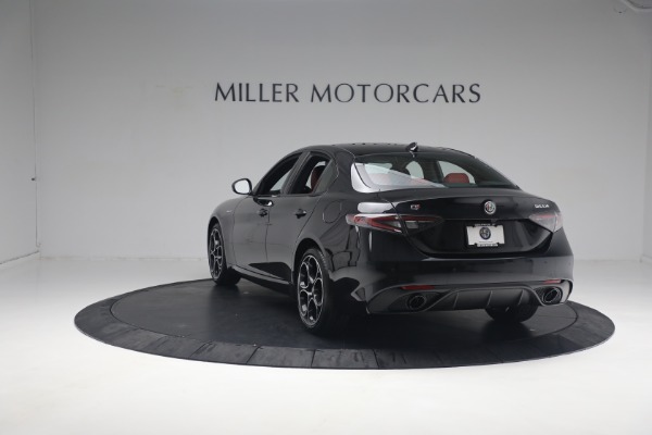 New 2024 Alfa Romeo Giulia Veloce for sale $55,350 at Bugatti of Greenwich in Greenwich CT 06830 8