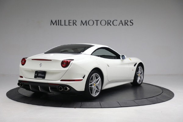 Used 2017 Ferrari California T for sale $151,900 at Bugatti of Greenwich in Greenwich CT 06830 16