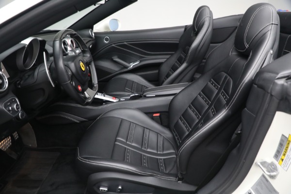 Used 2017 Ferrari California T for sale $151,900 at Bugatti of Greenwich in Greenwich CT 06830 20