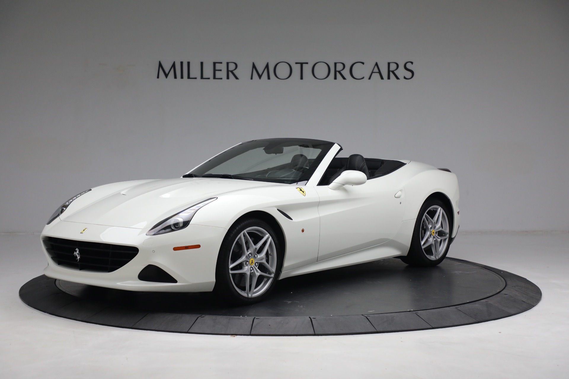 Used 2017 Ferrari California T for sale $151,900 at Bugatti of Greenwich in Greenwich CT 06830 1