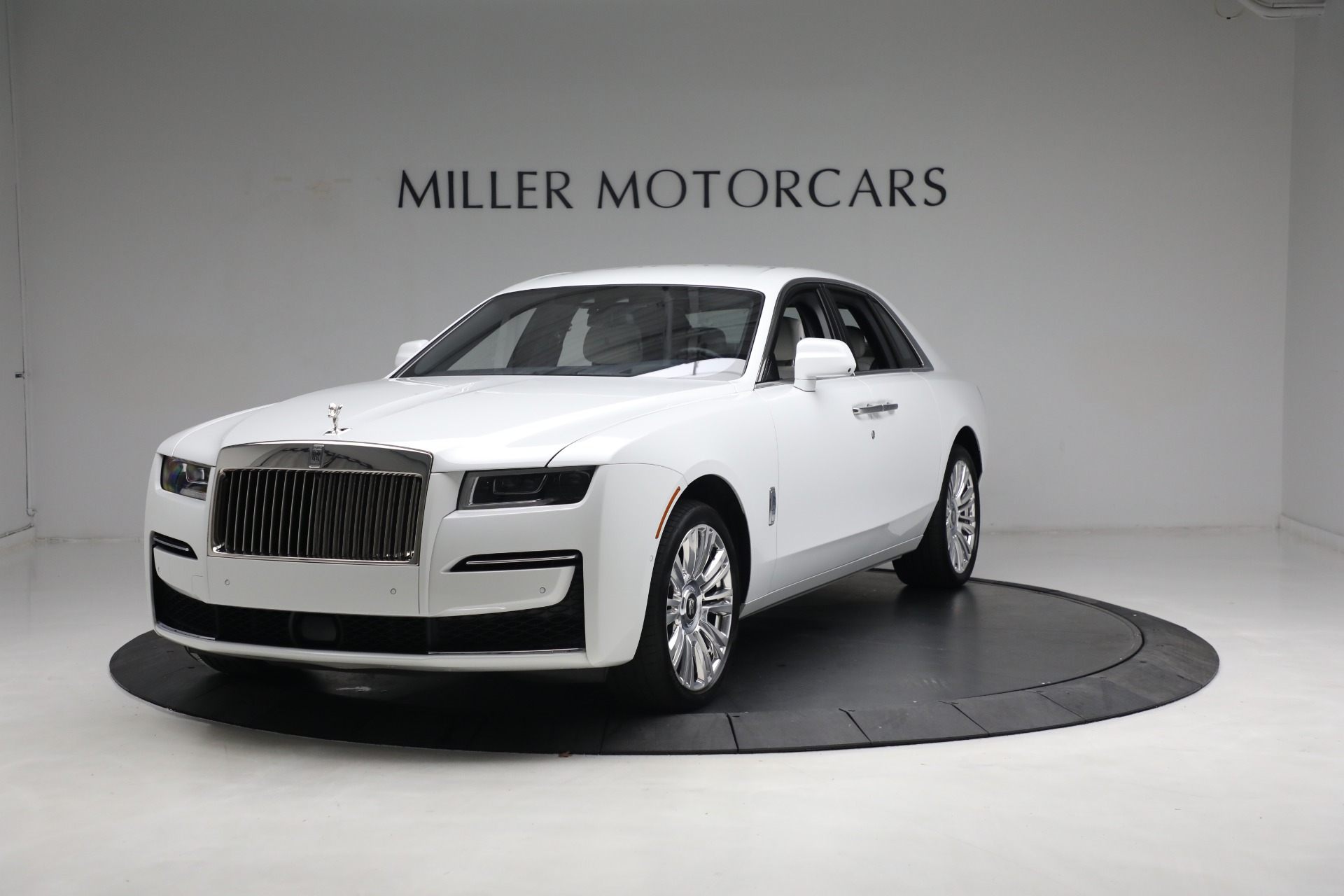 Used 2022 Rolls-Royce Ghost for sale $299,900 at Bugatti of Greenwich in Greenwich CT 06830 1