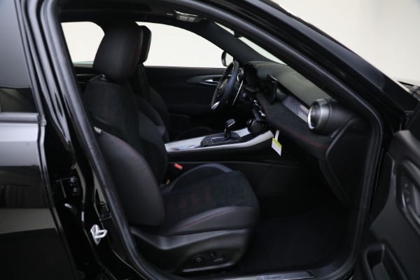 New 2024 Alfa Romeo Tonale Veloce for sale $54,790 at Bugatti of Greenwich in Greenwich CT 06830 23