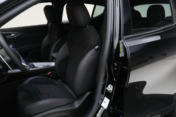 New 2024 Alfa Romeo Tonale Veloce for sale $54,790 at Bugatti of Greenwich in Greenwich CT 06830 24