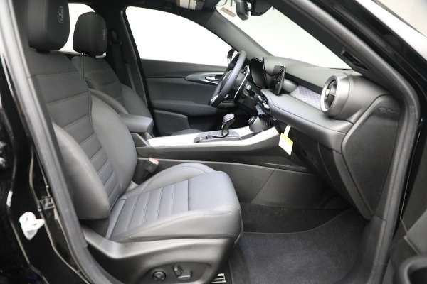 New 2024 Alfa Romeo Tonale Ti for sale $53,290 at Bugatti of Greenwich in Greenwich CT 06830 17