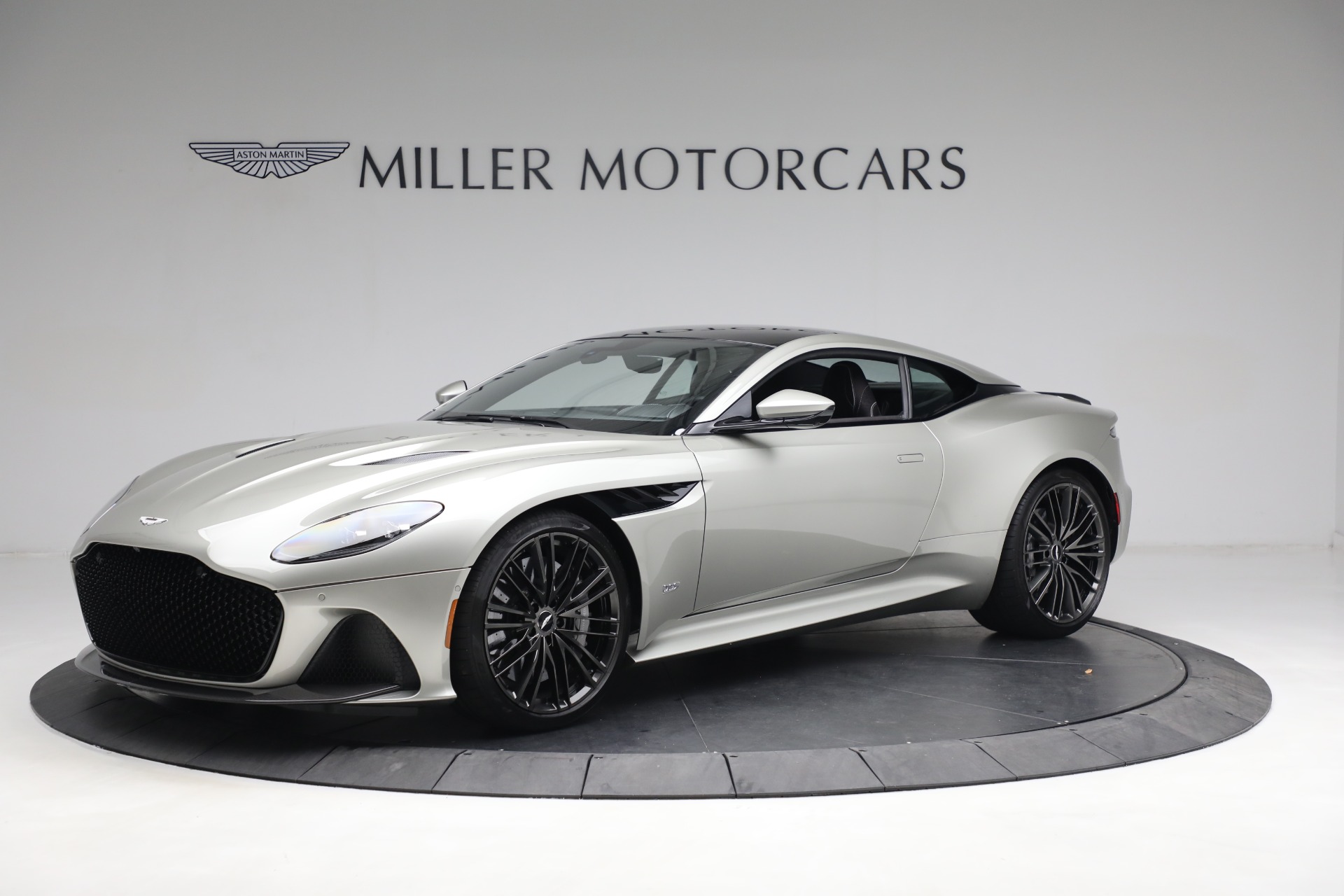 Used 2022 Aston Martin DBS Superleggera for sale $289,900 at Bugatti of Greenwich in Greenwich CT 06830 1
