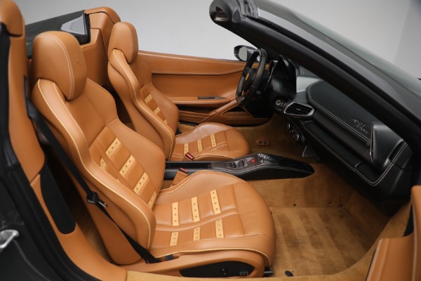Used 2014 Ferrari 458 Spider for sale $289,900 at Bugatti of Greenwich in Greenwich CT 06830 23