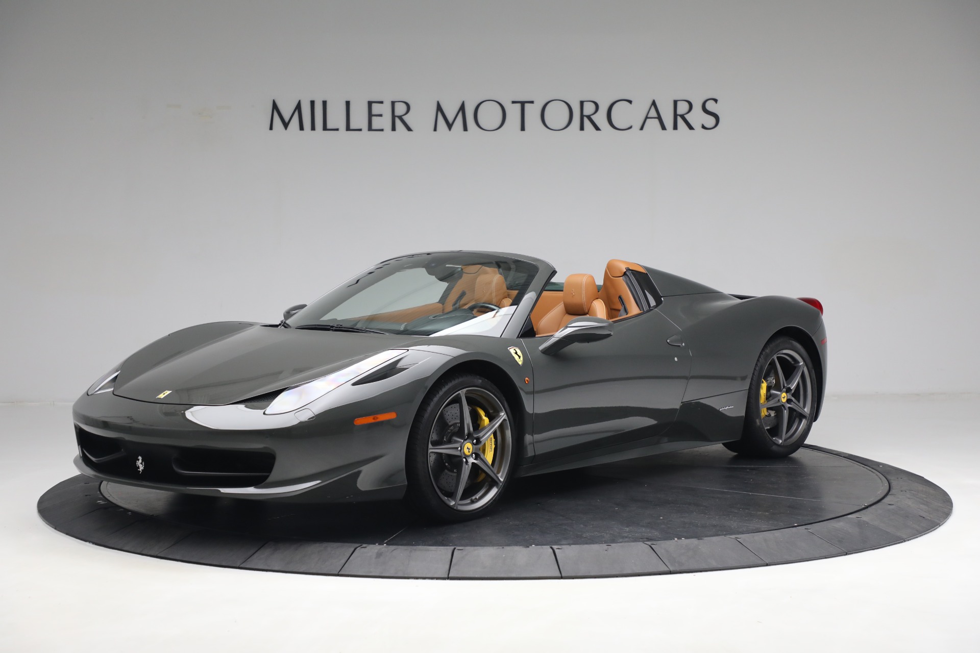 Used 2014 Ferrari 458 Spider for sale $289,900 at Bugatti of Greenwich in Greenwich CT 06830 1