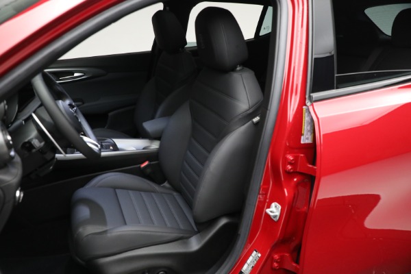 New 2024 Alfa Romeo Tonale Veloce for sale $52,790 at Bugatti of Greenwich in Greenwich CT 06830 24