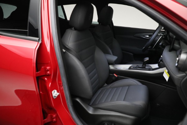 New 2024 Alfa Romeo Tonale Veloce for sale $52,790 at Bugatti of Greenwich in Greenwich CT 06830 25