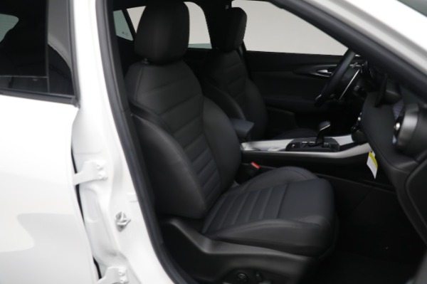 New 2024 Alfa Romeo Tonale Veloce for sale $55,290 at Bugatti of Greenwich in Greenwich CT 06830 22