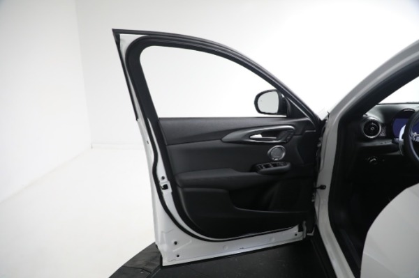 New 2024 Alfa Romeo Tonale Veloce for sale $55,290 at Bugatti of Greenwich in Greenwich CT 06830 27