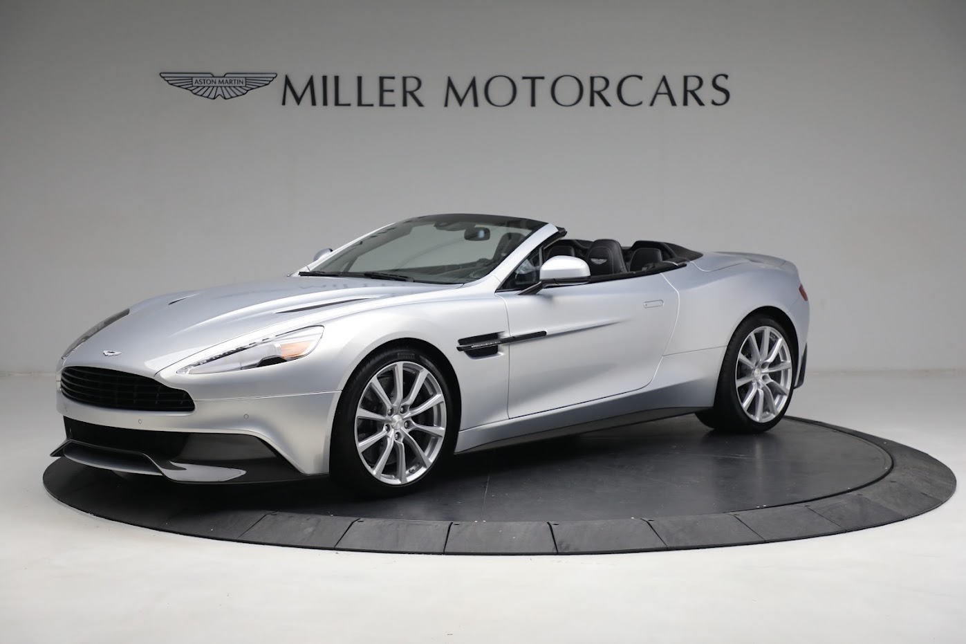 Used 2016 Aston Martin Vanquish Volante for sale $149,900 at Bugatti of Greenwich in Greenwich CT 06830 1