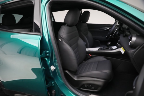 New 2024 Alfa Romeo Tonale Veloce for sale $59,340 at Bugatti of Greenwich in Greenwich CT 06830 21