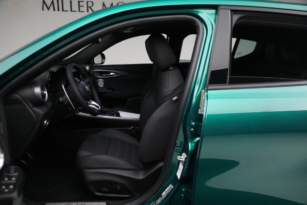 New 2024 Alfa Romeo Tonale Veloce for sale $57,490 at Bugatti of Greenwich in Greenwich CT 06830 18