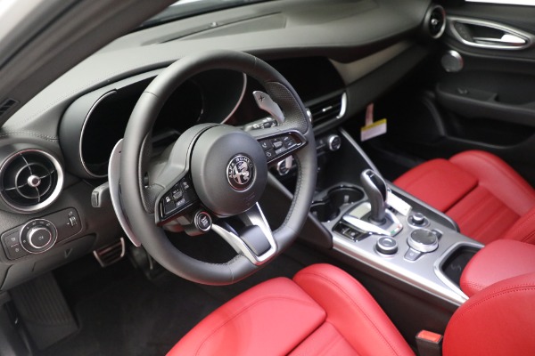 New 2024 Alfa Romeo Giulia Veloce for sale $55,285 at Bugatti of Greenwich in Greenwich CT 06830 20