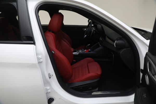 New 2024 Alfa Romeo Giulia Veloce for sale $55,285 at Bugatti of Greenwich in Greenwich CT 06830 23