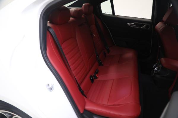 New 2024 Alfa Romeo Giulia Veloce for sale $55,285 at Bugatti of Greenwich in Greenwich CT 06830 27
