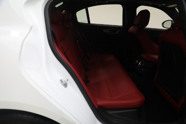 New 2024 Alfa Romeo Giulia Veloce for sale $55,285 at Bugatti of Greenwich in Greenwich CT 06830 28
