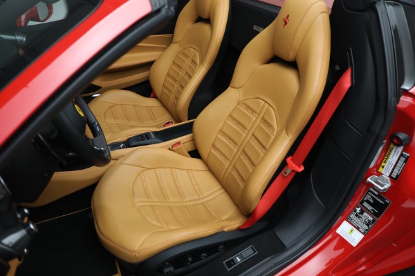 Used 2022 Ferrari F8 Spider for sale $469,900 at Bugatti of Greenwich in Greenwich CT 06830 21