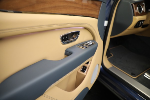 New 2023 Bentley Bentayga V8 for sale $238,450 at Bugatti of Greenwich in Greenwich CT 06830 25