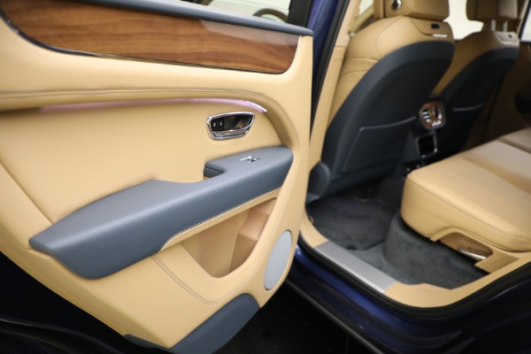 New 2023 Bentley Bentayga V8 for sale $238,450 at Bugatti of Greenwich in Greenwich CT 06830 26
