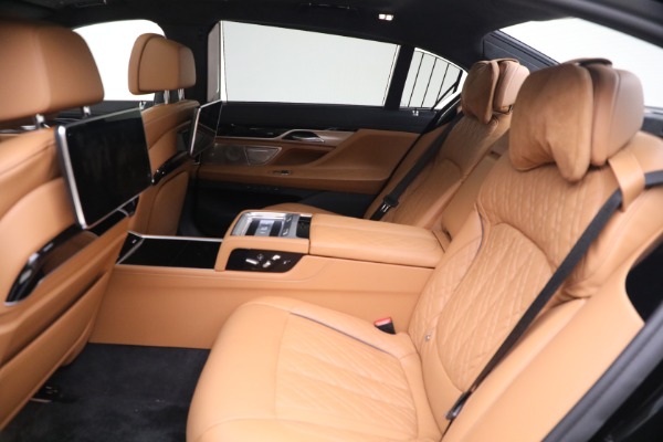Used 2022 BMW 7 Series ALPINA B7 xDrive for sale $109,900 at Bugatti of Greenwich in Greenwich CT 06830 24