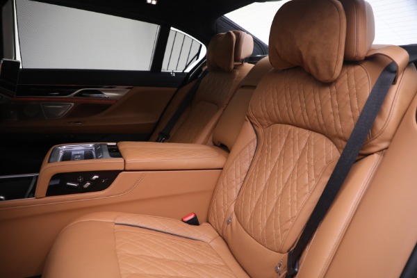 Used 2022 BMW 7 Series ALPINA B7 xDrive for sale $109,900 at Bugatti of Greenwich in Greenwich CT 06830 25