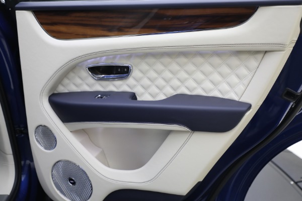 New 2023 Bentley Bentayga Azure Hybrid for sale $224,900 at Bugatti of Greenwich in Greenwich CT 06830 25