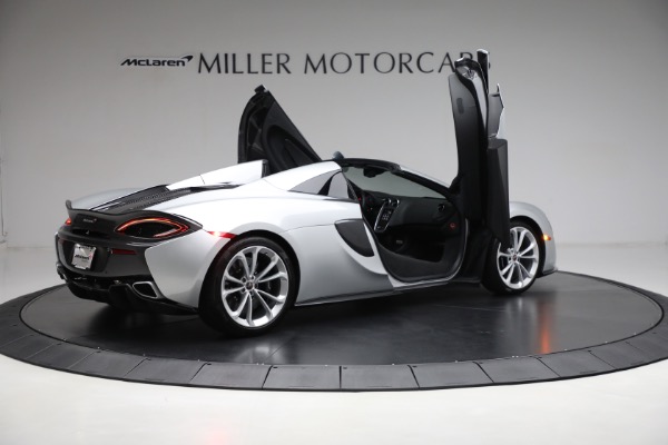 Used 2018 McLaren 570S Spider for sale $173,900 at Bugatti of Greenwich in Greenwich CT 06830 19