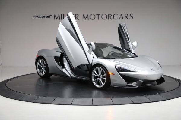 Used 2018 McLaren 570S Spider for sale $173,900 at Bugatti of Greenwich in Greenwich CT 06830 20
