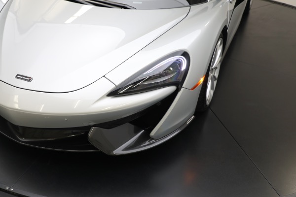 Used 2018 McLaren 570S Spider for sale $173,900 at Bugatti of Greenwich in Greenwich CT 06830 21