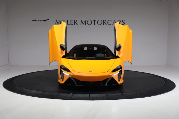 New 2024 McLaren Artura Performance for sale $278,733 at Bugatti of Greenwich in Greenwich CT 06830 15