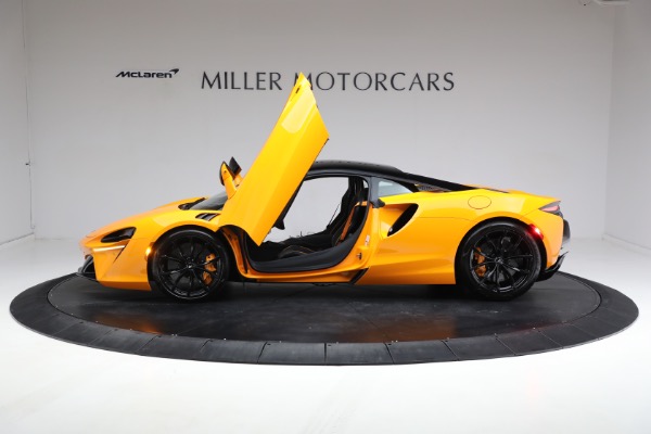 New 2024 McLaren Artura Performance for sale $278,733 at Bugatti of Greenwich in Greenwich CT 06830 17