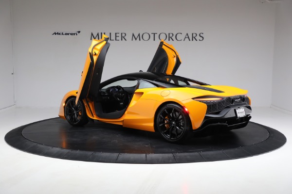 New 2024 McLaren Artura Performance for sale $278,233 at Bugatti of Greenwich in Greenwich CT 06830 18