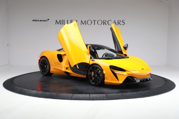 New 2024 McLaren Artura Performance for sale $278,233 at Bugatti of Greenwich in Greenwich CT 06830 22