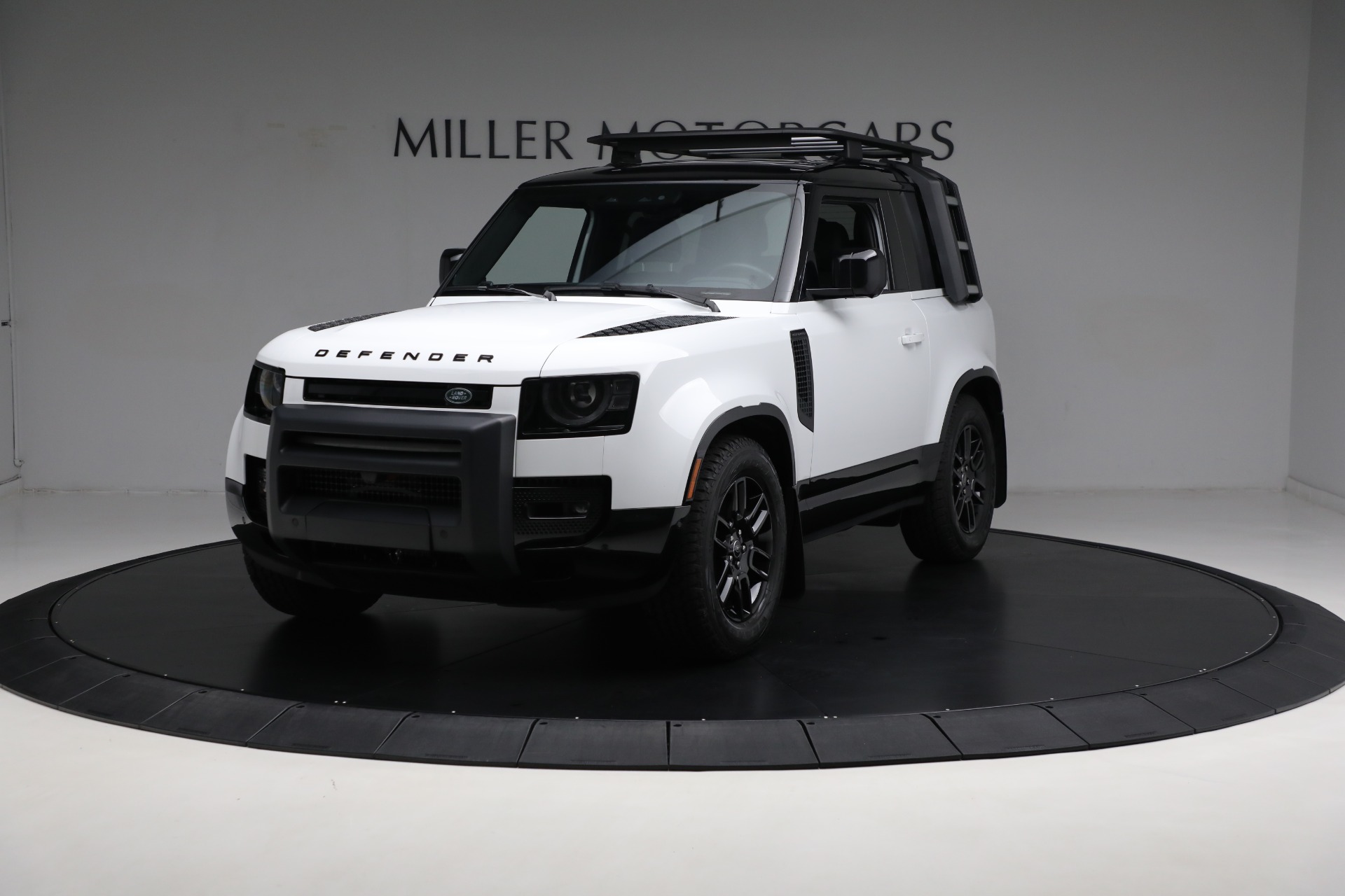 Used 2023 Land Rover Defender 90 X-Dynamic SE for sale $71,900 at Bugatti of Greenwich in Greenwich CT 06830 1