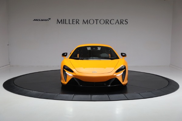 New 2024 McLaren Artura for sale $276,833 at Bugatti of Greenwich in Greenwich CT 06830 12
