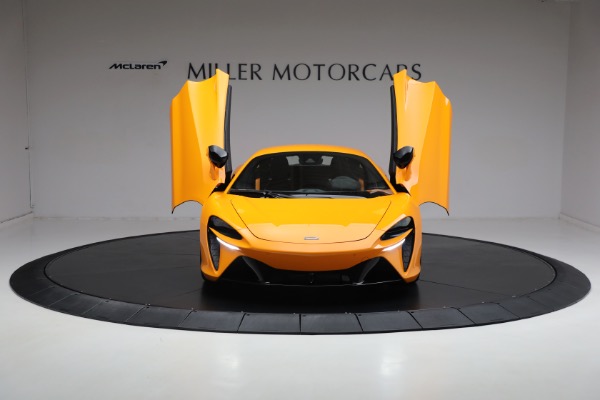 New 2024 McLaren Artura for sale $276,833 at Bugatti of Greenwich in Greenwich CT 06830 13