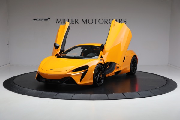 New 2024 McLaren Artura for sale $276,833 at Bugatti of Greenwich in Greenwich CT 06830 14