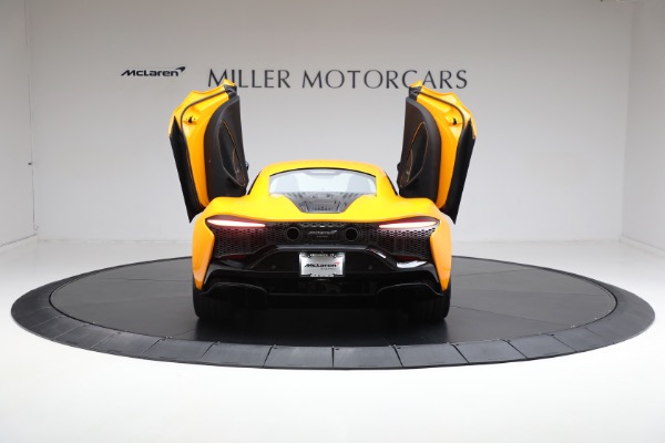 New 2024 McLaren Artura for sale $276,833 at Bugatti of Greenwich in Greenwich CT 06830 16