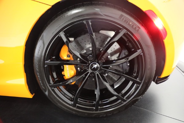 New 2024 McLaren Artura for sale $276,833 at Bugatti of Greenwich in Greenwich CT 06830 21