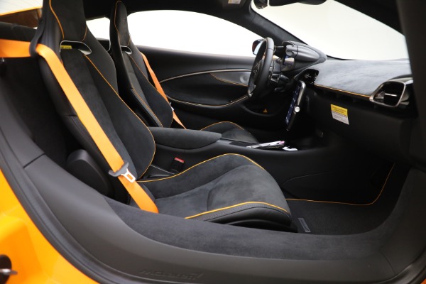New 2024 McLaren Artura for sale $276,833 at Bugatti of Greenwich in Greenwich CT 06830 23