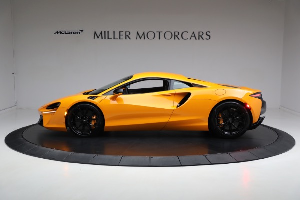 New 2024 McLaren Artura for sale $276,833 at Bugatti of Greenwich in Greenwich CT 06830 3