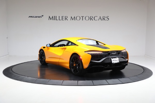 New 2024 McLaren Artura for sale $276,833 at Bugatti of Greenwich in Greenwich CT 06830 5