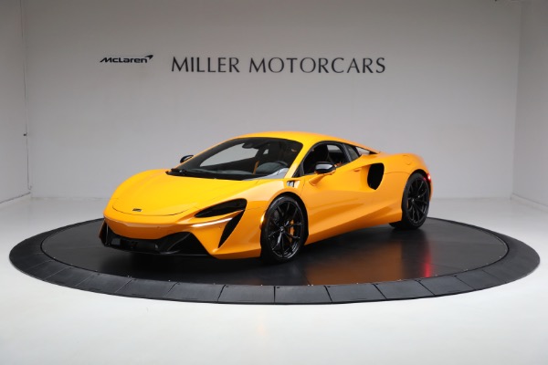 New 2024 McLaren Artura for sale $276,833 at Bugatti of Greenwich in Greenwich CT 06830 1