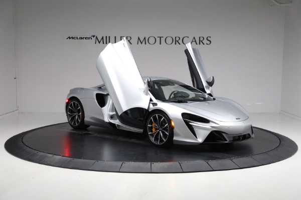 New 2024 McLaren Artura TechLux for sale $291,233 at Bugatti of Greenwich in Greenwich CT 06830 16