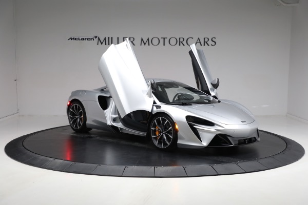 New 2024 McLaren Artura TechLux for sale Sold at Bugatti of Greenwich in Greenwich CT 06830 16
